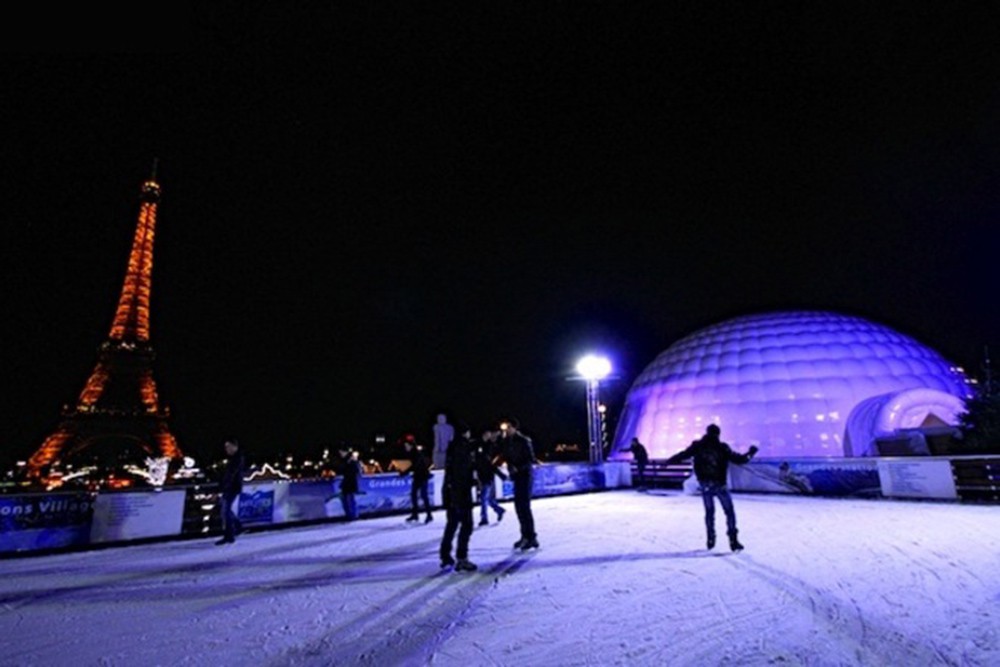 Place de la Trocadero ice skating